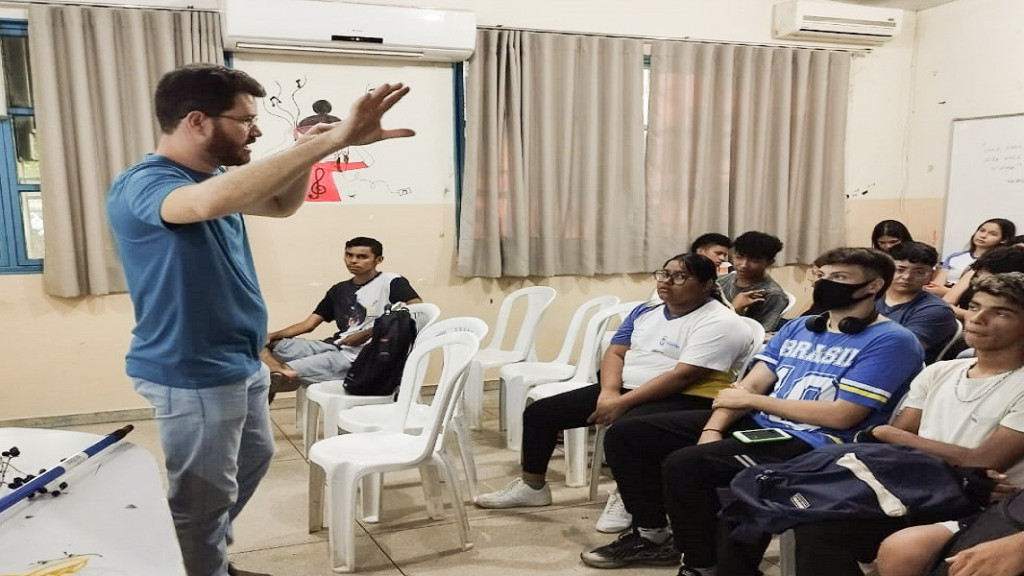 ESCOLA ESTADUAL FREDERICO JOSÉ PEDREIRA NETO E CBHLP: REFORÇANDO LAÇOS EM DEFESA DO MEIO AMBIENTE
